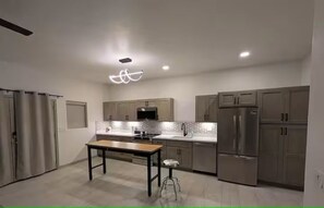 Private kitchen - Cozy 1-bedroom bungalow in peaceful Tucson with stunning views (Tucson)