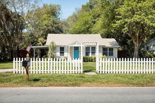 Pink Cottage on 11th