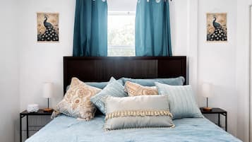 2 makuuhuonetta, työpöytä, ilmainen Wi-Fi