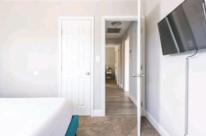 Peaceful 2-bedroom house with AC in Bakersfield