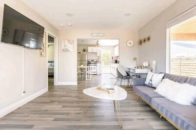 Peaceful 2-bedroom house with AC in Bakersfield