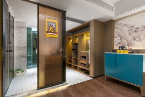 Family Triple Room, City View | Bathroom - Encore Intl. Hotel Guangzhou Jiangnanxi (Guangzhou)