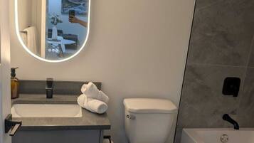 Serviettes fournies, savon, papier de toilette