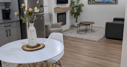 Cozy Private Suite Near Calgary | Easy Drive to Banff