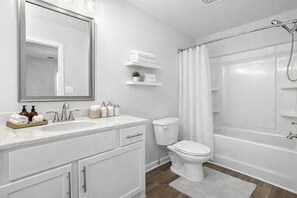 Doccia, asciugacapelli, asciugamani, sapone