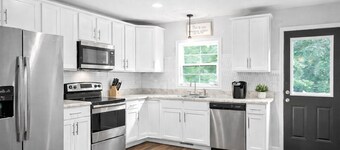 Downtown Retreat 2 BR 2.5 Bath 5 Beds