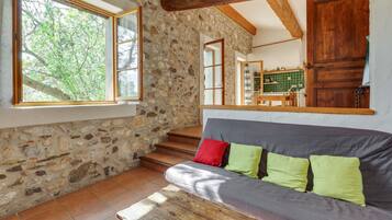 Rumah Comfort, 2 kamar tidur | Ruang keluarga | Perapian