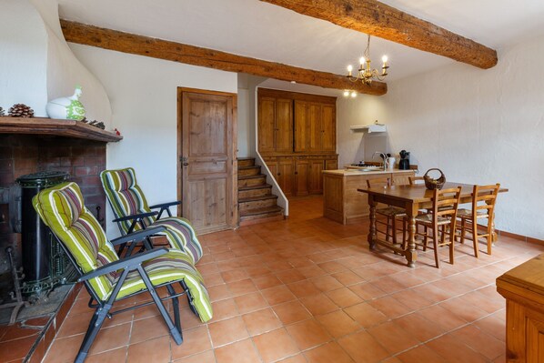 Dining - Charming Holiday Home in Tautavel With Balcony (Tautavel)