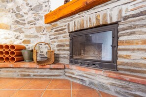Comfort House, 2 Bedrooms | Interior detail - Charming Holiday Home in Tautavel With Balcony (Tautavel)