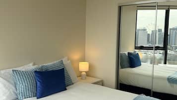 Superior Apartment, Bay View | Desk, laptop workspace, iron/ironing board, free WiFi