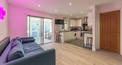 Serene 4-bedroom house in charming Cwmbran perfect for families