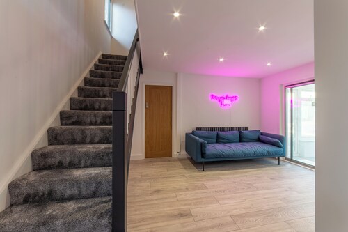 Serene 4-bedroom house in charming Cwmbran perfect for families