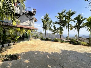 Property grounds - Oasis Phamee (Mae Sai)