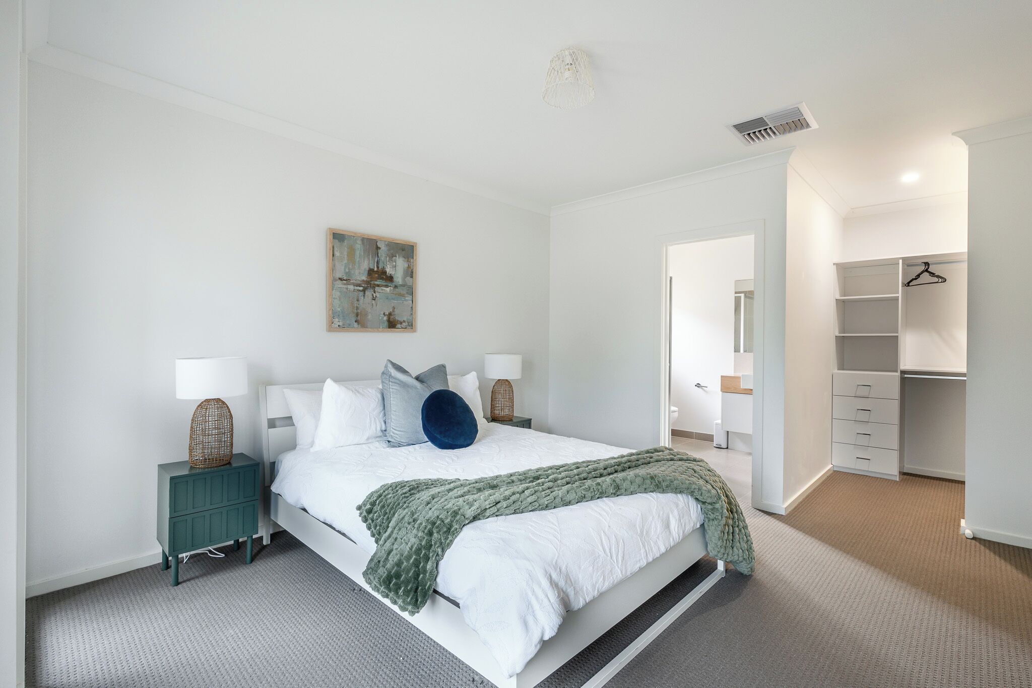 4 bedrooms, iron/ironing board, free WiFi, bed sheets