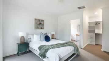 4 bedrooms, iron/ironing board, free WiFi, bed sheets