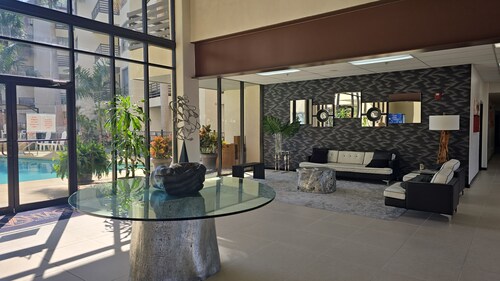 Spacious 3Bedroom Apartment in Gated Community Prime Location, 1Mi from Shopping