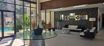 Spacious 3Bedroom Apartment in Gated Community Prime Location, 1Mi from Shopping