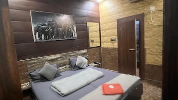 Deluxe-dobbeltværelse - balkon - byudsigt | Gratis Wi-Fi