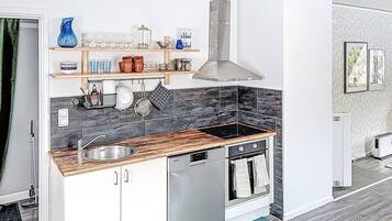 Fridge, microwave, oven, cookware/dishes/utensils