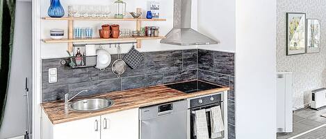 Réfrigérateur, micro-ondes, four