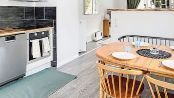 Fridge, microwave, oven, cookware/dishes/utensils