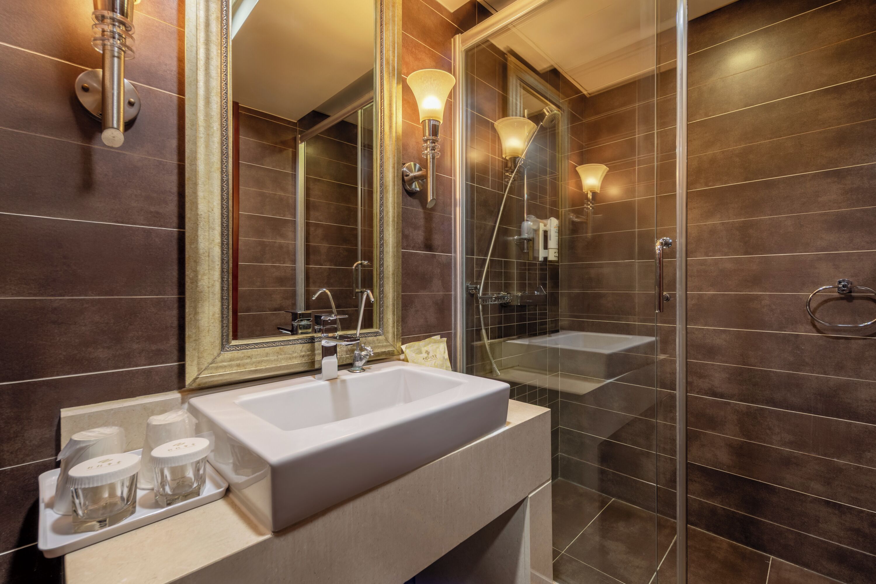 Comfort Studio Suite, 1 King Bed, Non Smoking, City View | Bathroom | Hair dryer, slippers, towels, soap