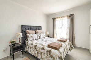 3 bedrooms, iron/ironing board, WiFi, bed sheets