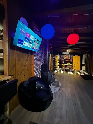 Unclassified image, 5 of 9, button