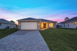 Exterior - Canal-Front Fun! Fish & Relax in Cape Coral (Cape Coral)