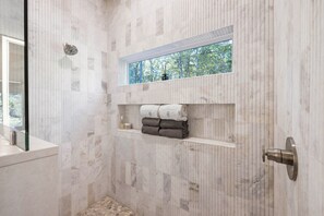 Hair dryer, towels - 'The Emerald Cove Residence' Lake Oconee Luxury! (Eatonton)