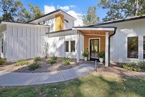 Exterior - 'The Emerald Cove Residence' Lake Oconee Luxury! (Eatonton)