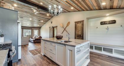 Cossatot River Retreat: Home w/ Fire Pit & Grill