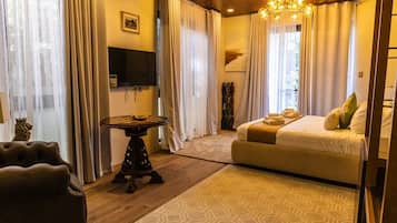 Luxury Villa, 3 Bedrooms | Meja, ruang kerja komputer riba, Wi-fi percuma