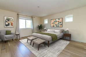 4 bedrooms, iron/ironing board, WiFi, bed sheets - Amazing 4-bedroom house with AC in enchanting Federal Way (Federal Way)
