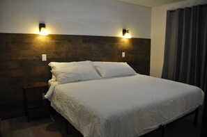 3 habitaciones, tabla de planchar con plancha, internet y ropa de cama 