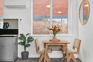 Dining - St Kilda Retreat Near Beach & Cafés (St Kilda)