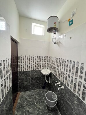 Standard Room, Balcony, Hill View - Raha Rooms (Tiruvannamalai)