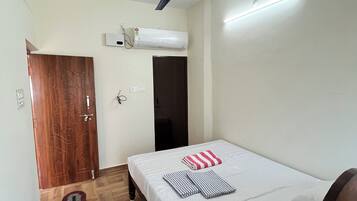 Rom – standard, balkong, utsikt mot høyde