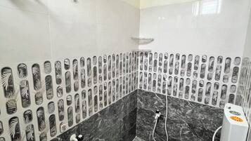 Rom – standard, balkong, utsikt mot høyde