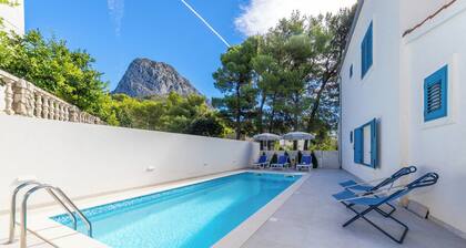 Ferienwohnungen mit Pool an der Makarska Riviera in der Nähe des Meeres
