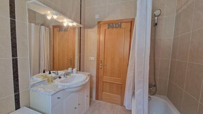 Shower, hair dryer, towels - Casa Menta Denia - Denia, Costa Blanca (Denia)