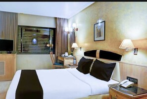 Room - Townhouse Oak Baramati Industrial Estate (Baramati)