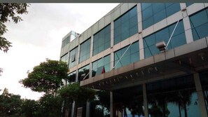 A modern building with multiple floors, large windows, and a flat roof. - Townhouse Oak Baramati Industrial Estate (Baramati)