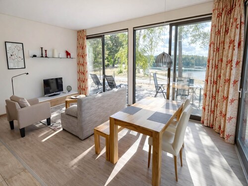 Bright Beach House With Direct Lake Access