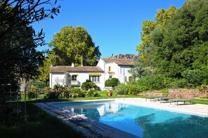 صورة غير مصنفة، 2 من 18، زرّ