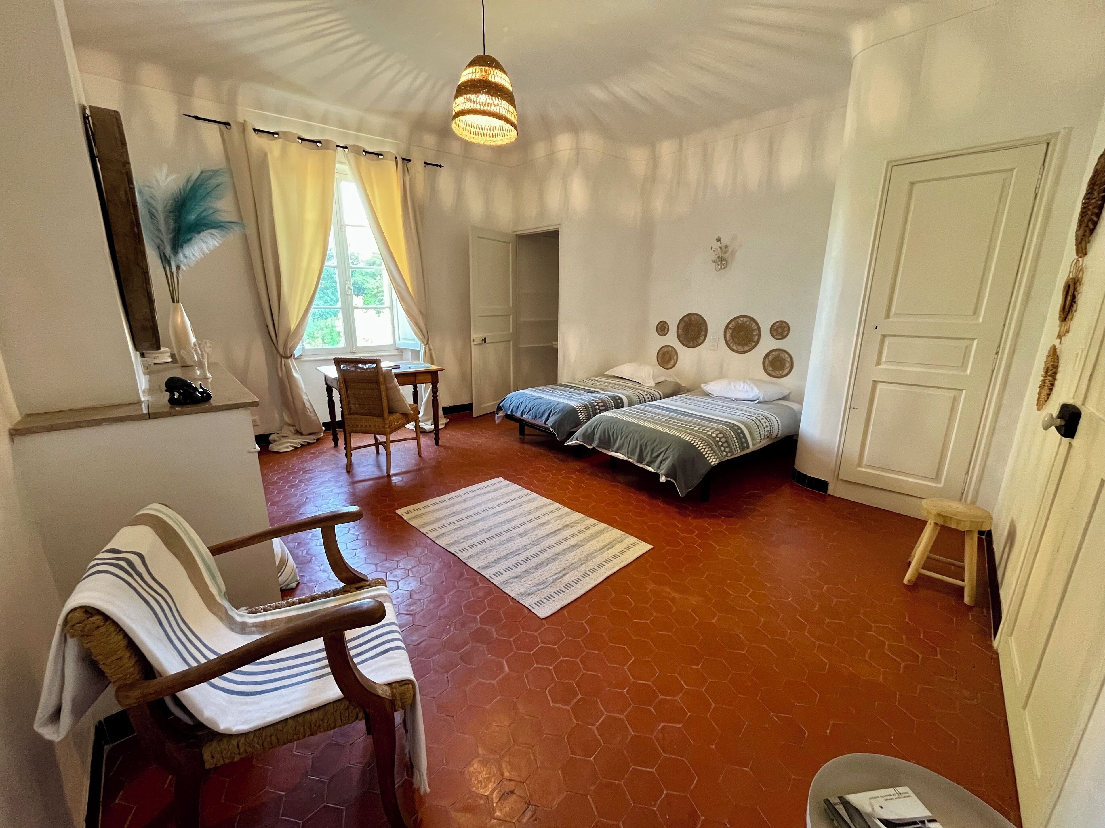 8 chambres, accès Internet, draps fournis
