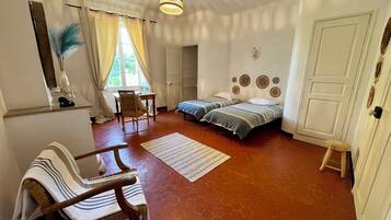 8 chambres, accĂšs Internet, draps fournis