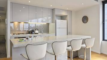 Fridge, microwave, oven, stovetop