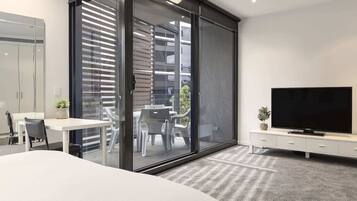 3 bedrooms, desk, iron/ironing board, WiFi