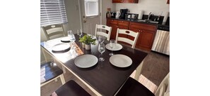 Dining - 2-bedroom house in soothing Carmichael with cool AC breeze and Hot Tube (Carmichael)